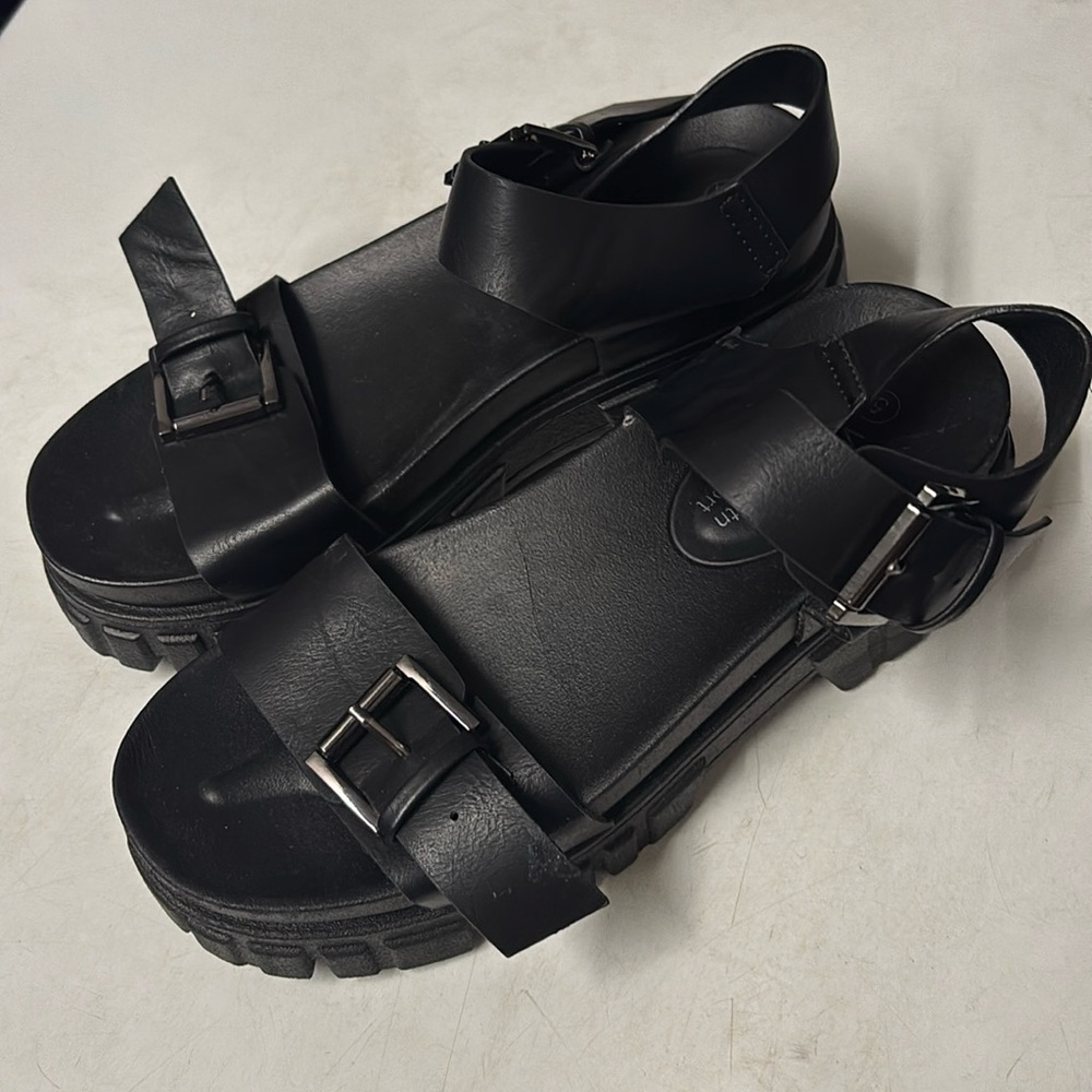 Wells - Black Lug Platform Sandals